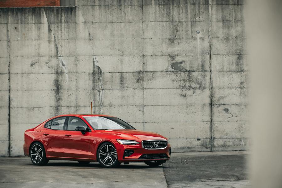  Volvo S60 T6 R-Design 2018 года  (NA) (фото 36 из 40)